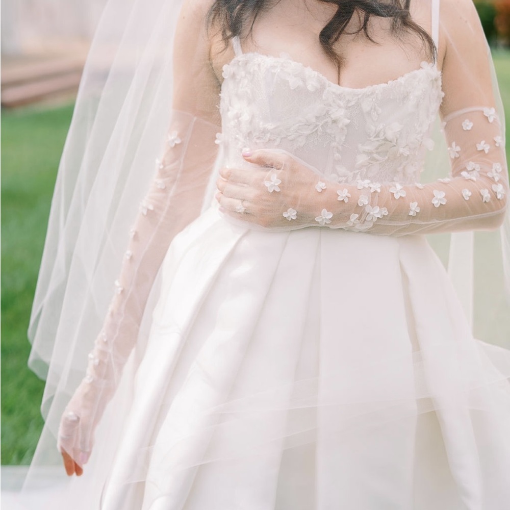 Untamed Petals Valiant Sheer Gloves